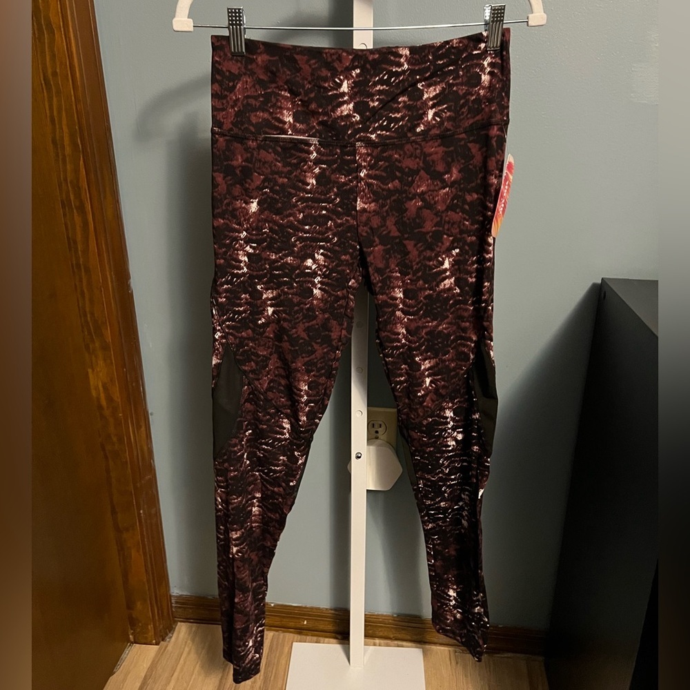 🇺🇸$5🇺🇸 Sho Sho Sport Burgundy and Black Thick Band Mesh Leggings NWT Large